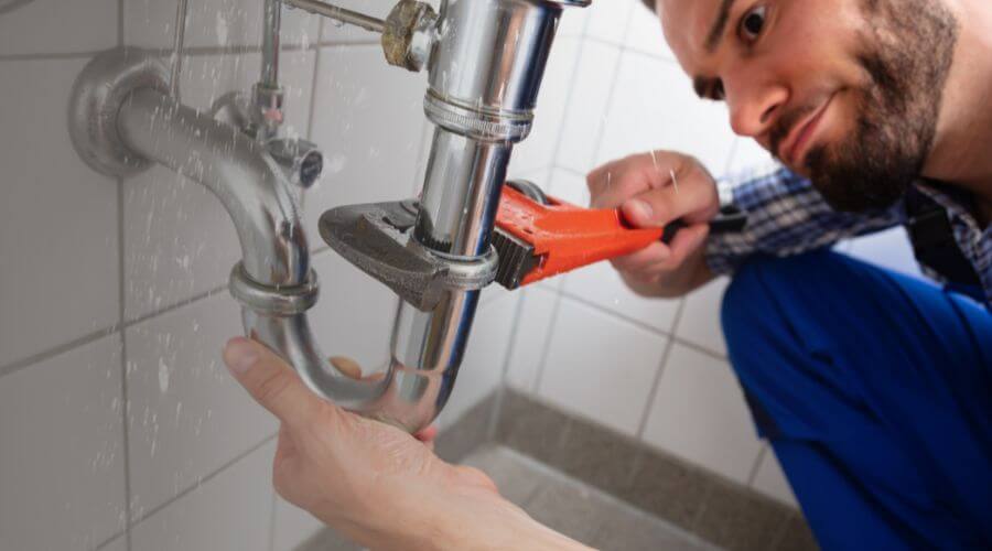 Leaking toilet repair in Morovis, PR
